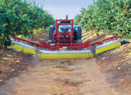 Agricultural sprayer Herbicide spray boom with “Ridged brushes”